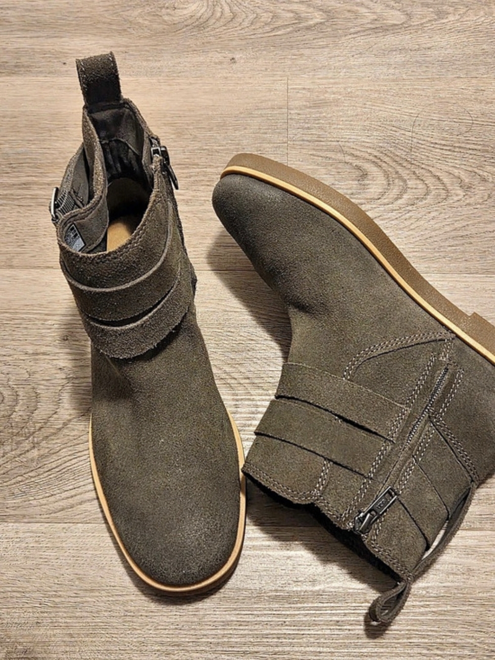 UGG   Josefene Ankle Boots Green US 6 Like New